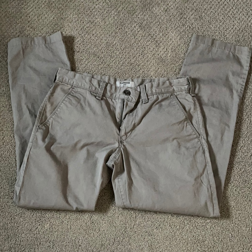 Men’s grey khaki pants